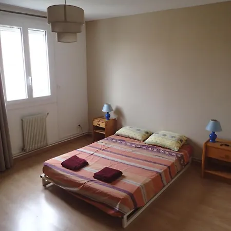 Maison T4, Confort, Bord De L'etang,10 Mn Du Centre, Avec Jardin Holiday home